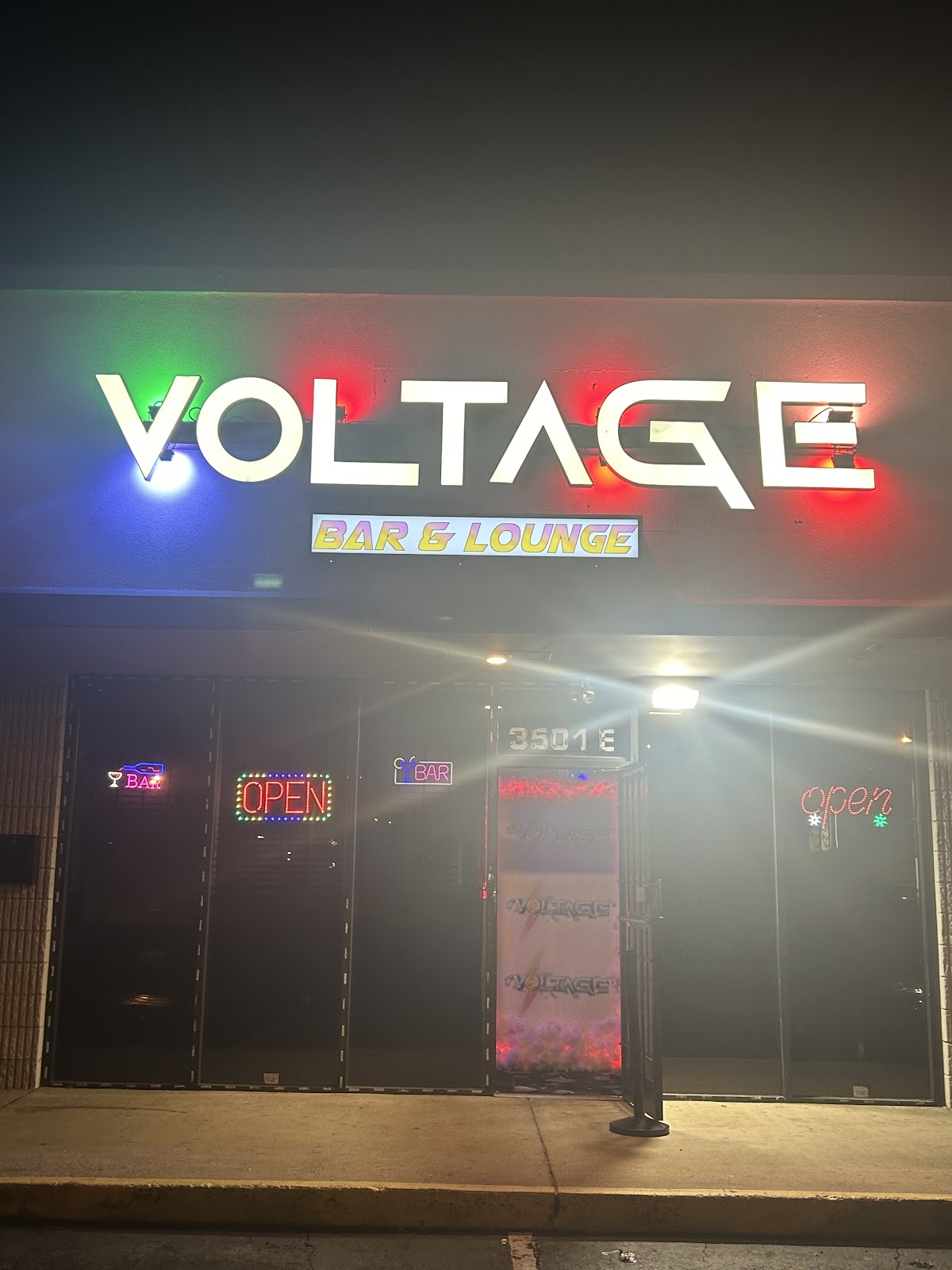 VOLTAGE SPORTS BAR AND LOUNGE INC photo 3