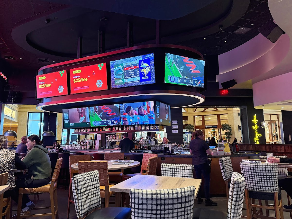 Guy Fieri's Flavortown Sports Kitchen photo 3