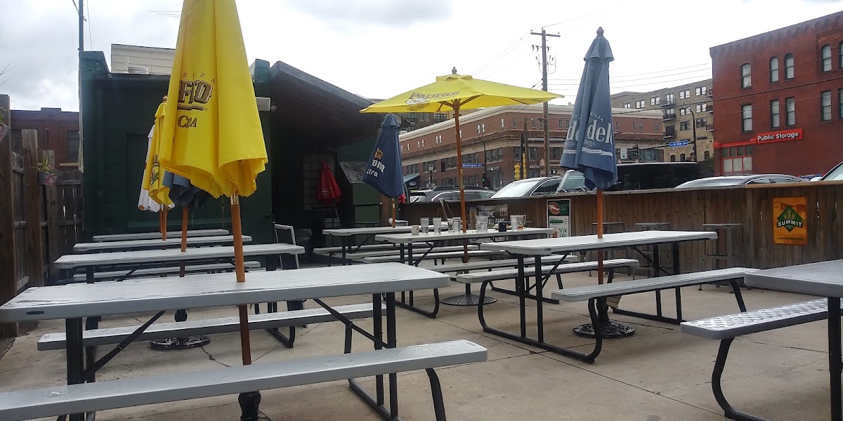 Cuzzy's Grill & Bar