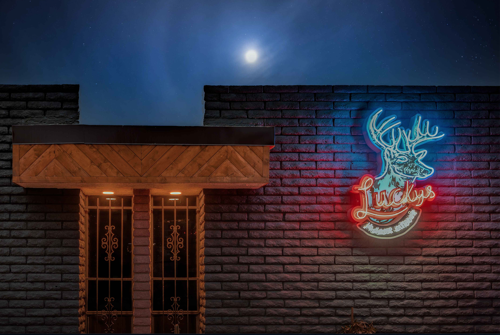 Luckys Indoor Outdoor photo 2