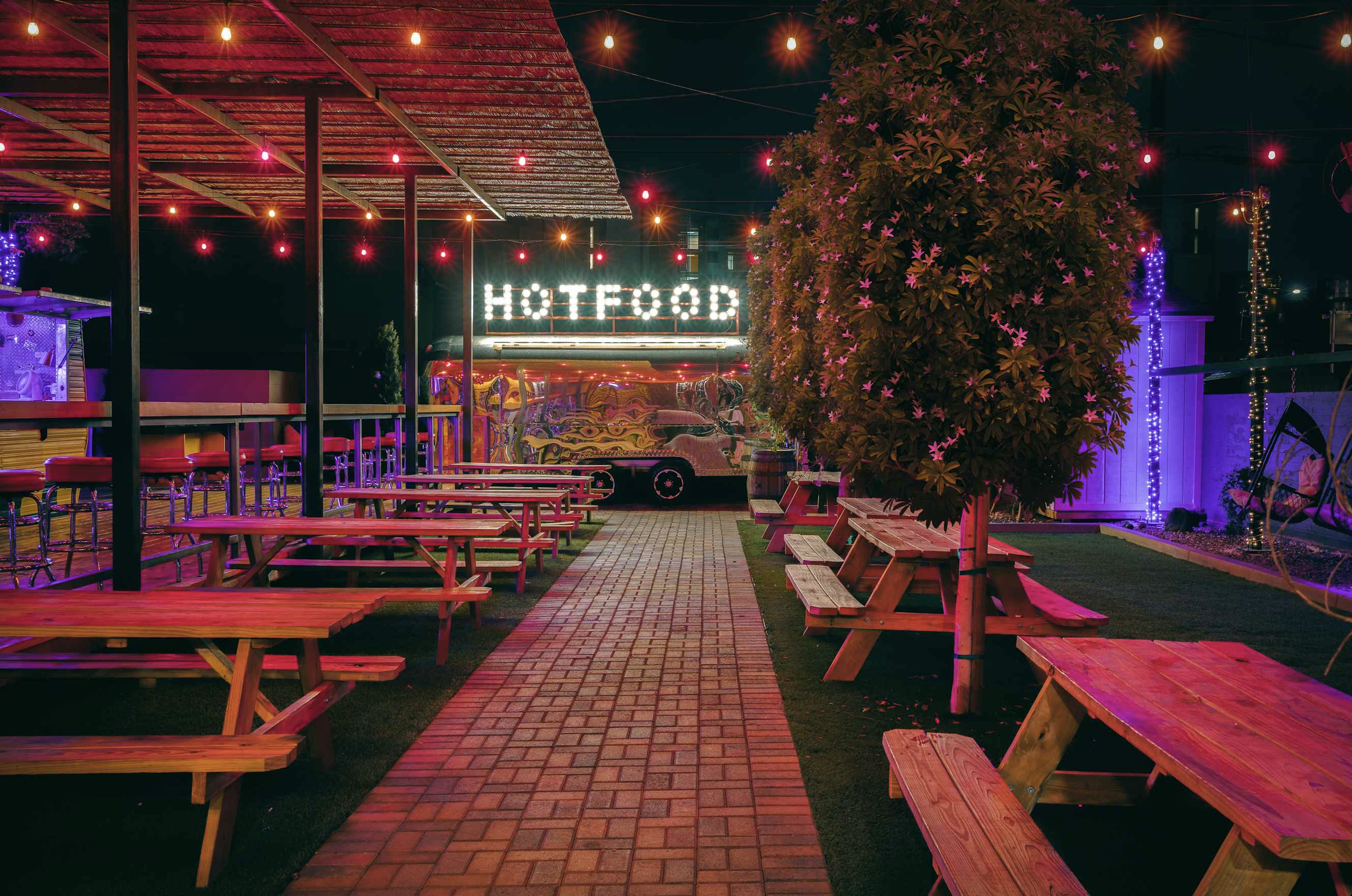 Luckys Indoor Outdoor photo 3