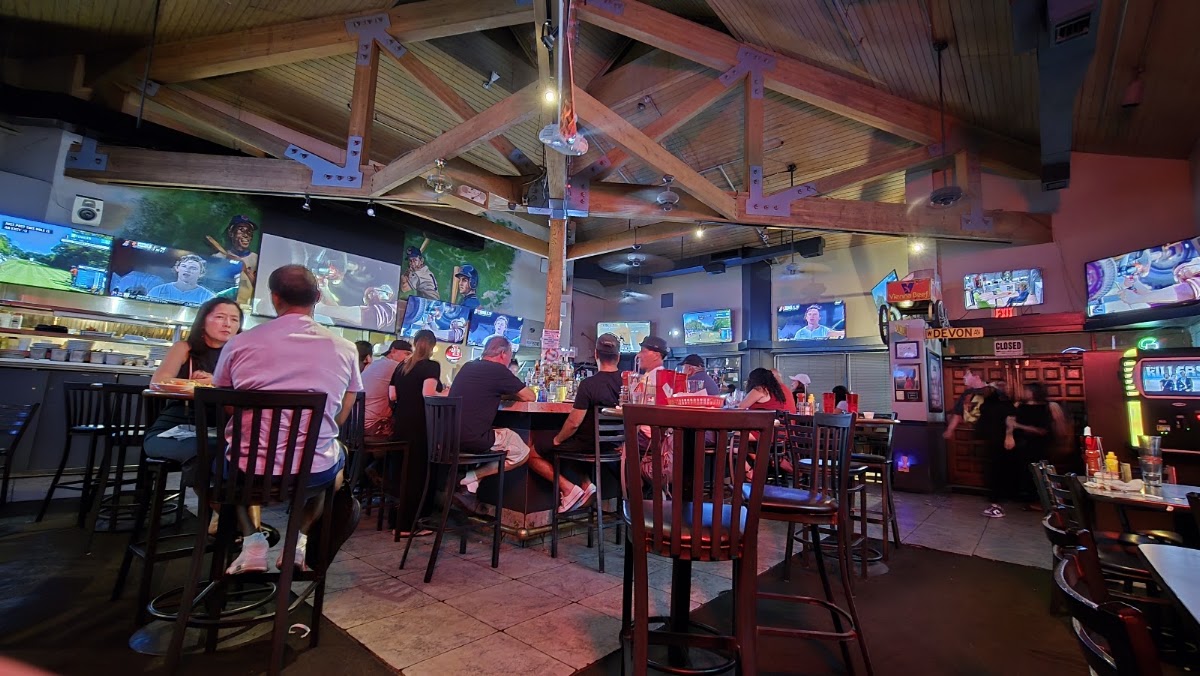 Diamond's Sports Grille photo 3