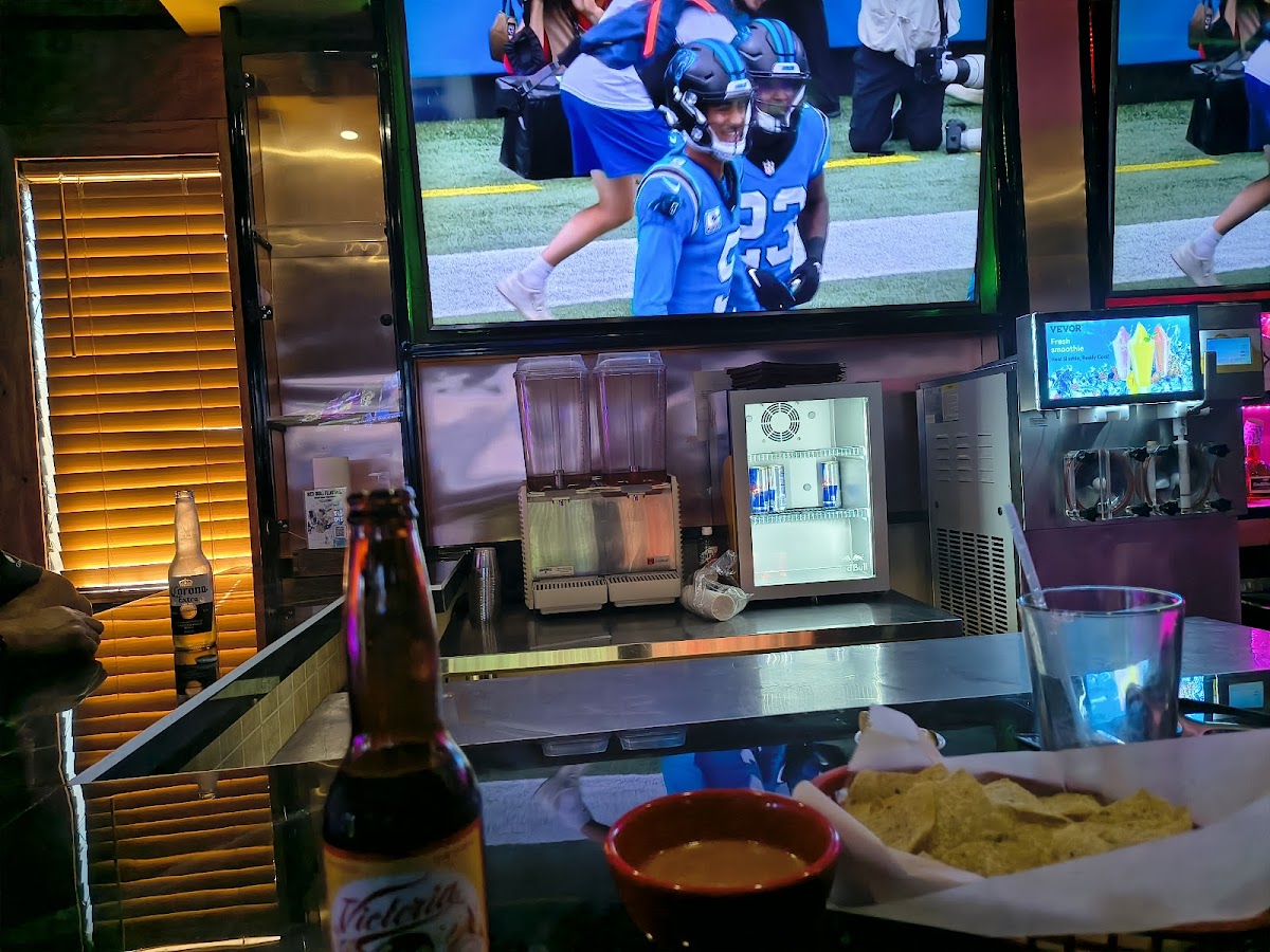 Los Balones Sports Bar & Restaurant photo 3