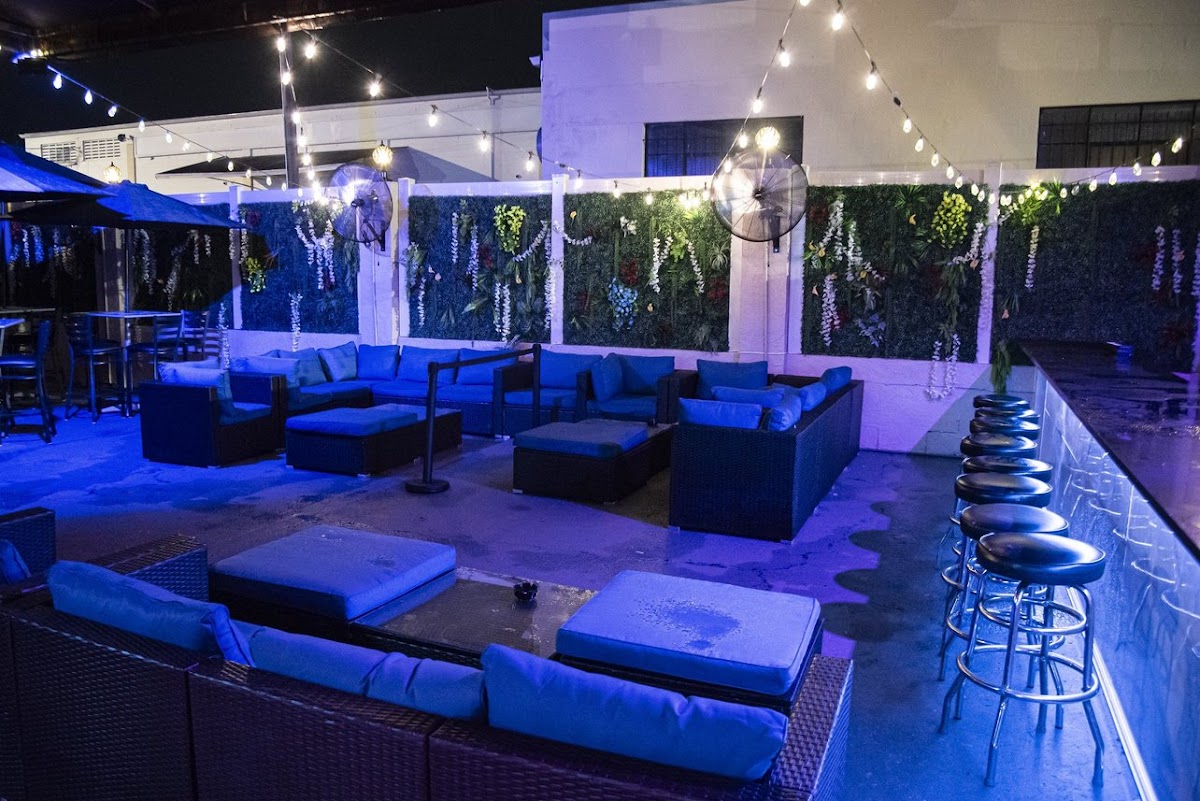 Flexx Sports Bar & Ultra Lounge photo 2