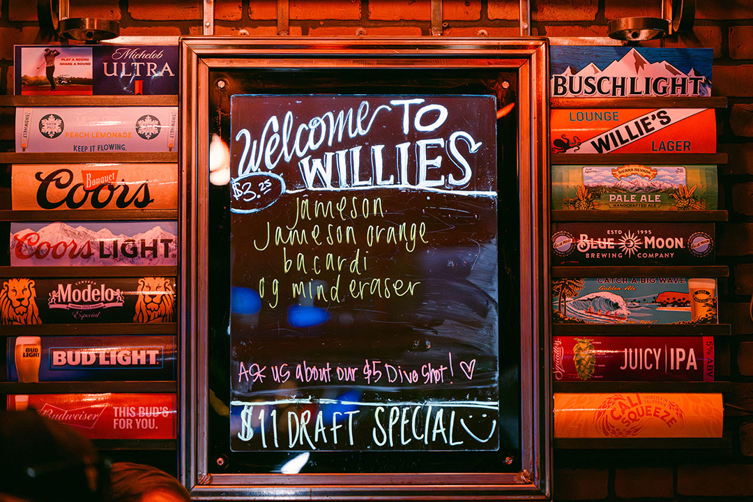 Willies Lounge photo 2