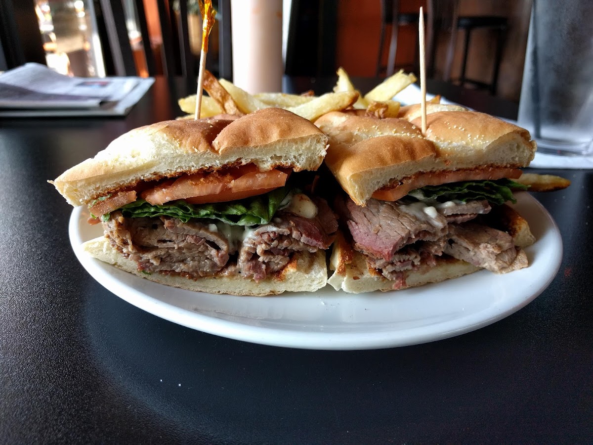 Sidelines | Restaurant & Sports Bar photo 2