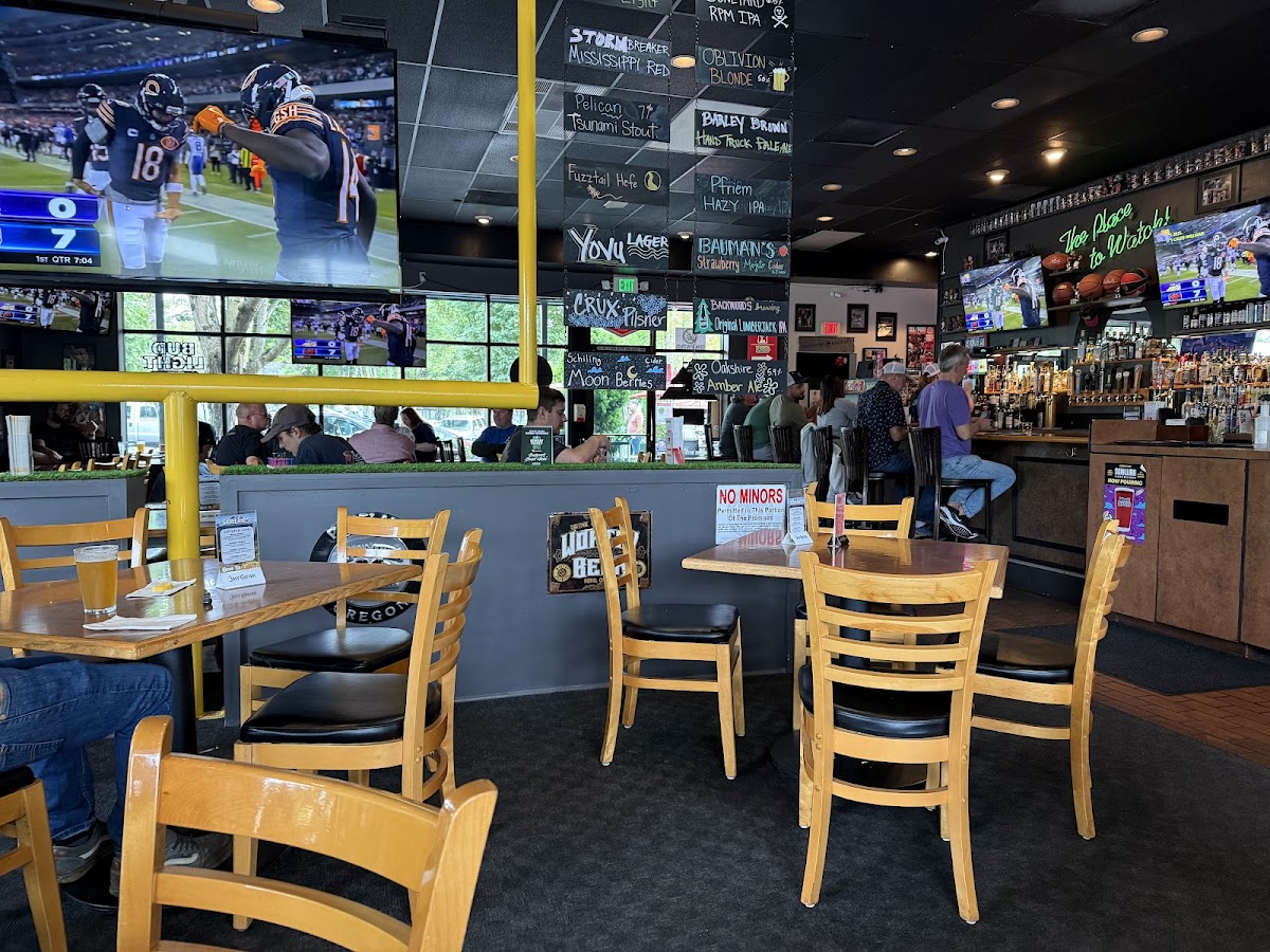 Sidelines | Restaurant & Sports Bar photo 3