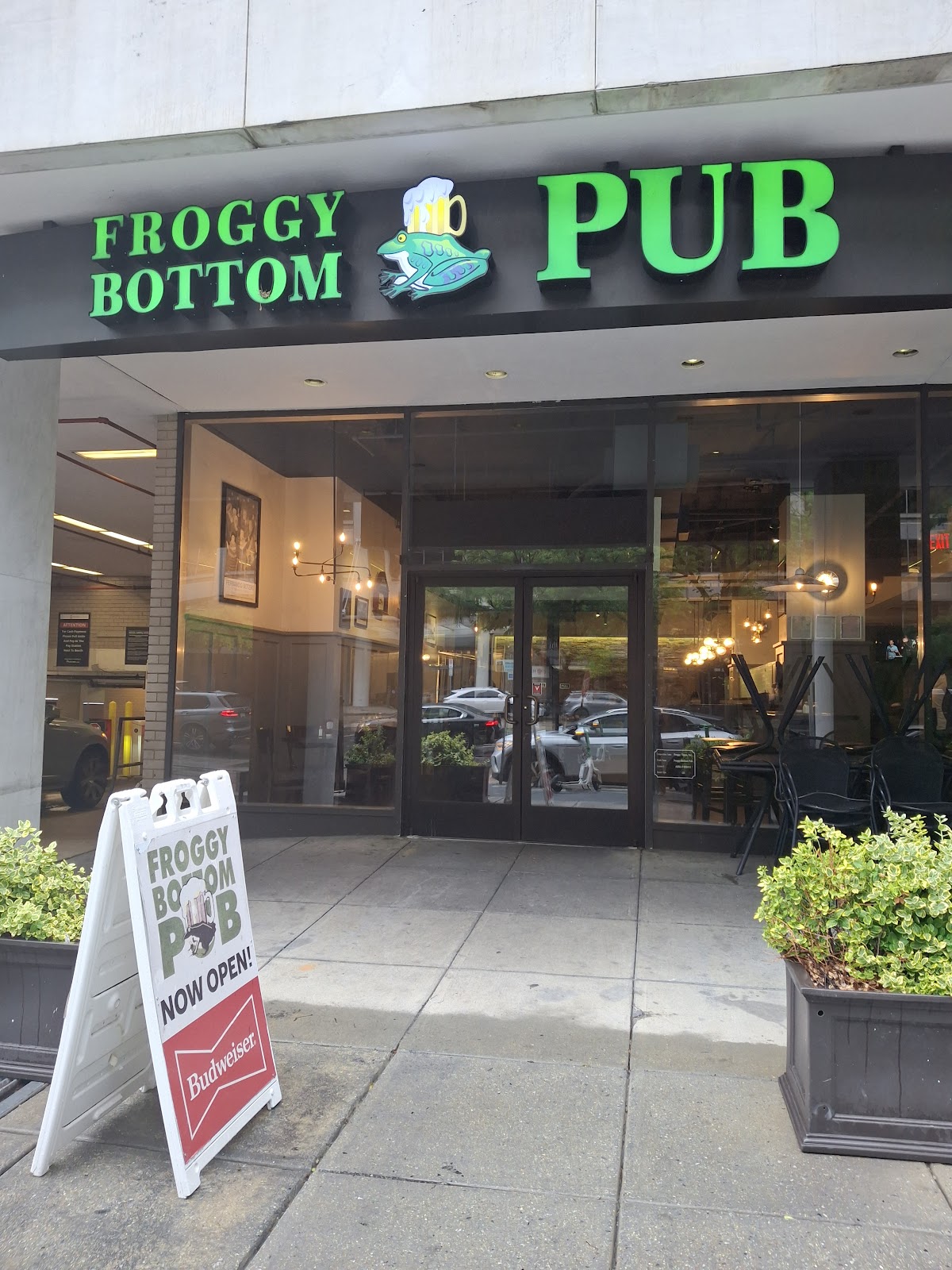 Froggy Bottom Pub photo 3