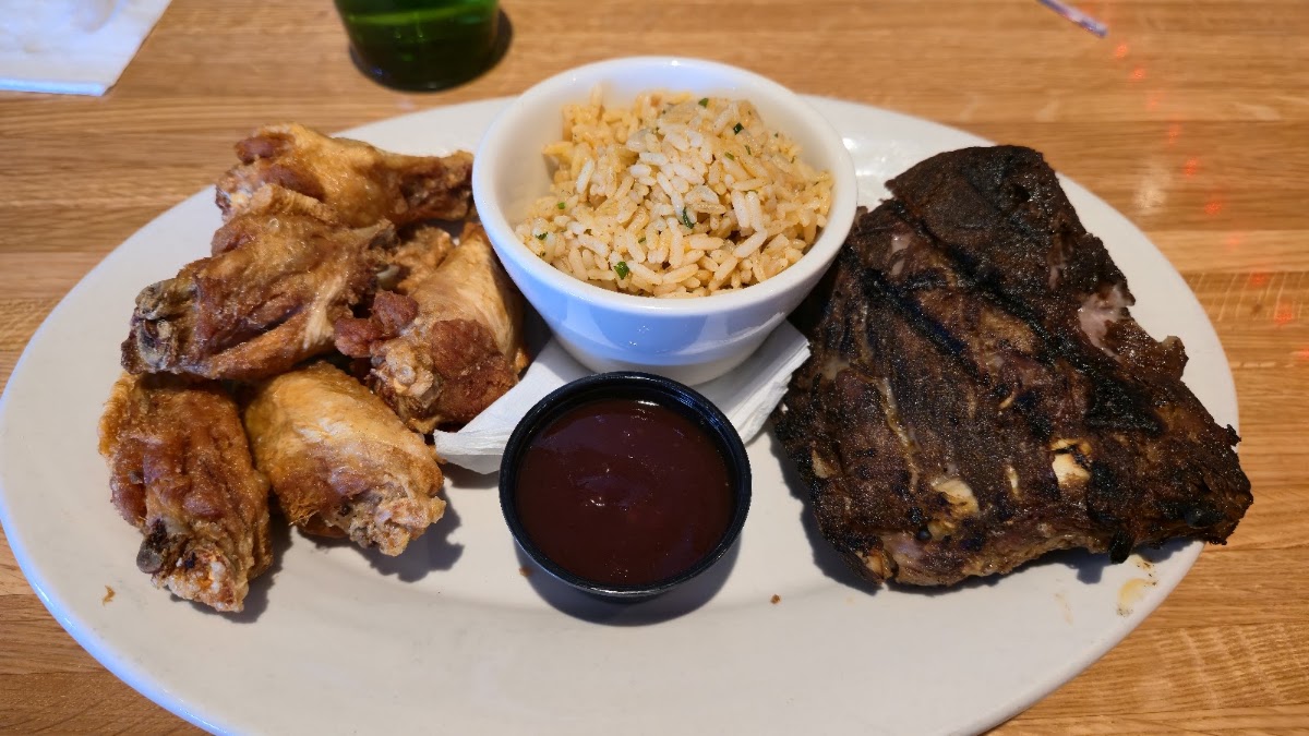Blue 32 Sports Grill photo 2
