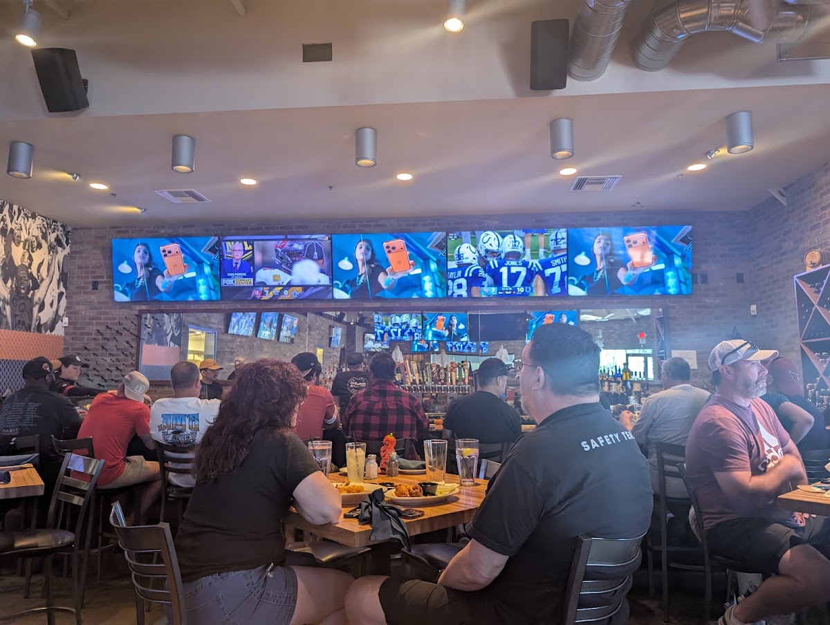 Blue 32 Sports Grill photo 3