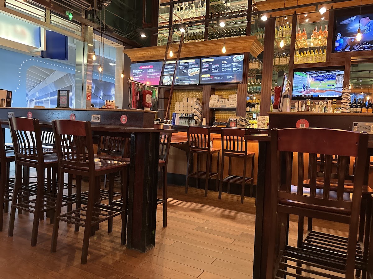 Chickie's & Pete's Terminal A photo 2