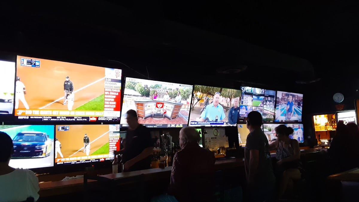 Finishline Sports Bar photo 3