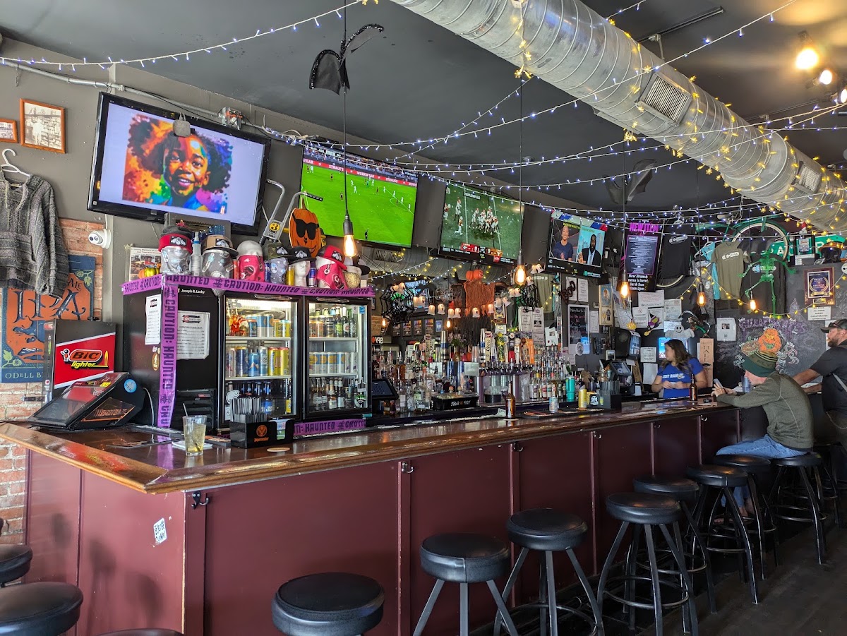 Cheapskates Action Sports Bar photo 3