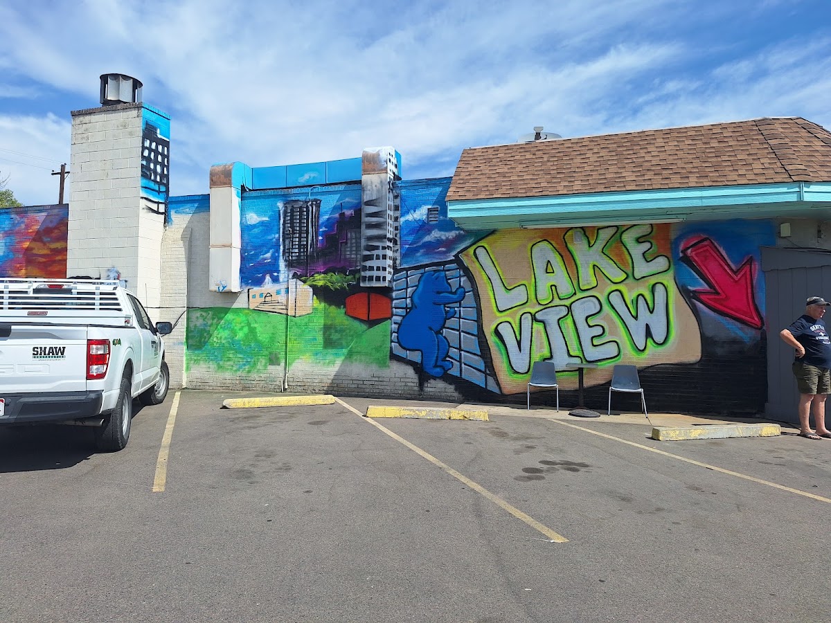 Lakeview Lounge