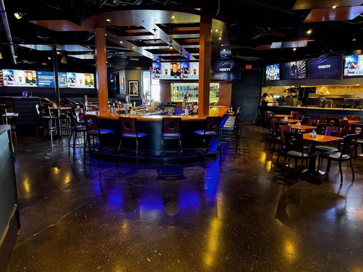 Half Moon Sports Grill photo 2
