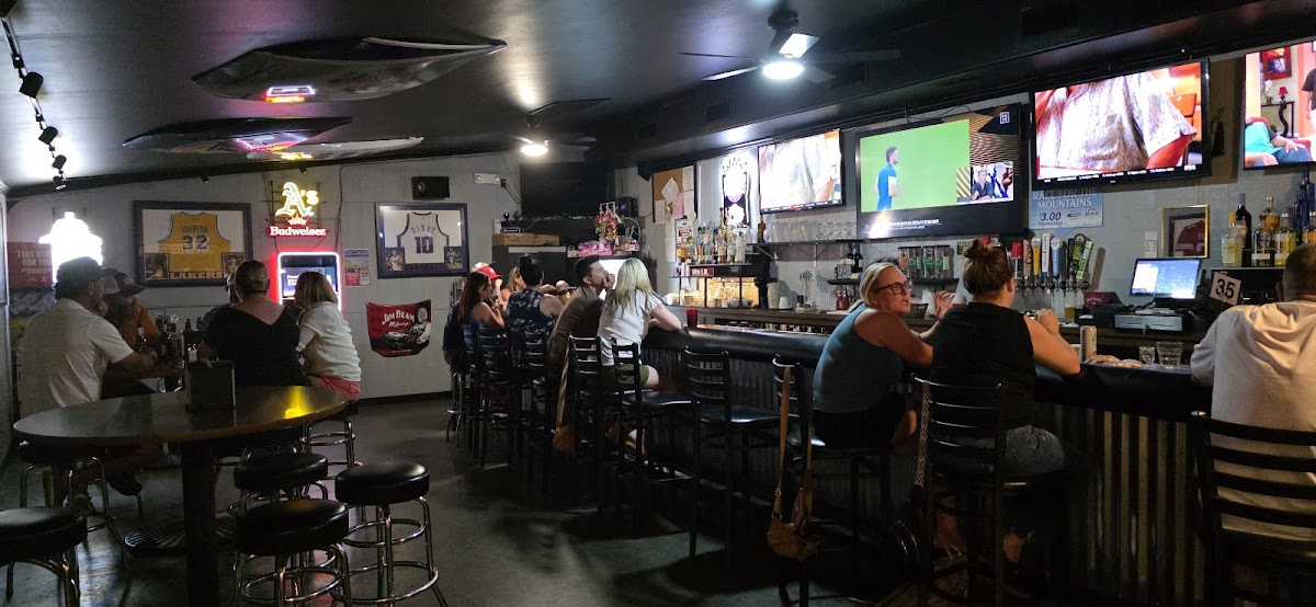 West Sac Sports Bar & Grill photo 3