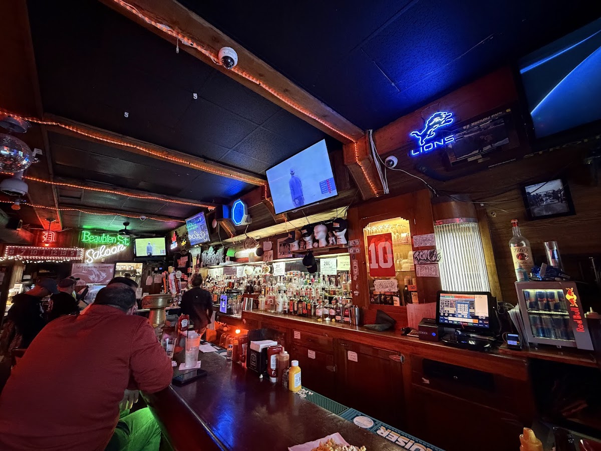 Tommy's Detroit Bar & Grill photo 2