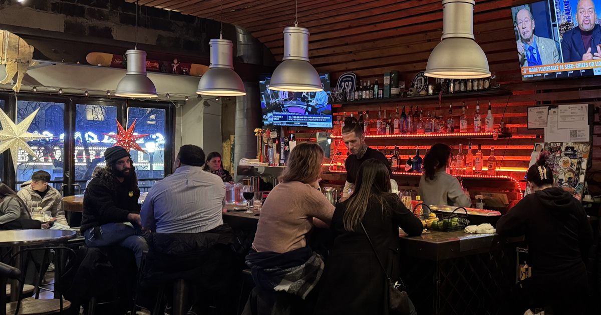 Devil's Alley Bar & Grill