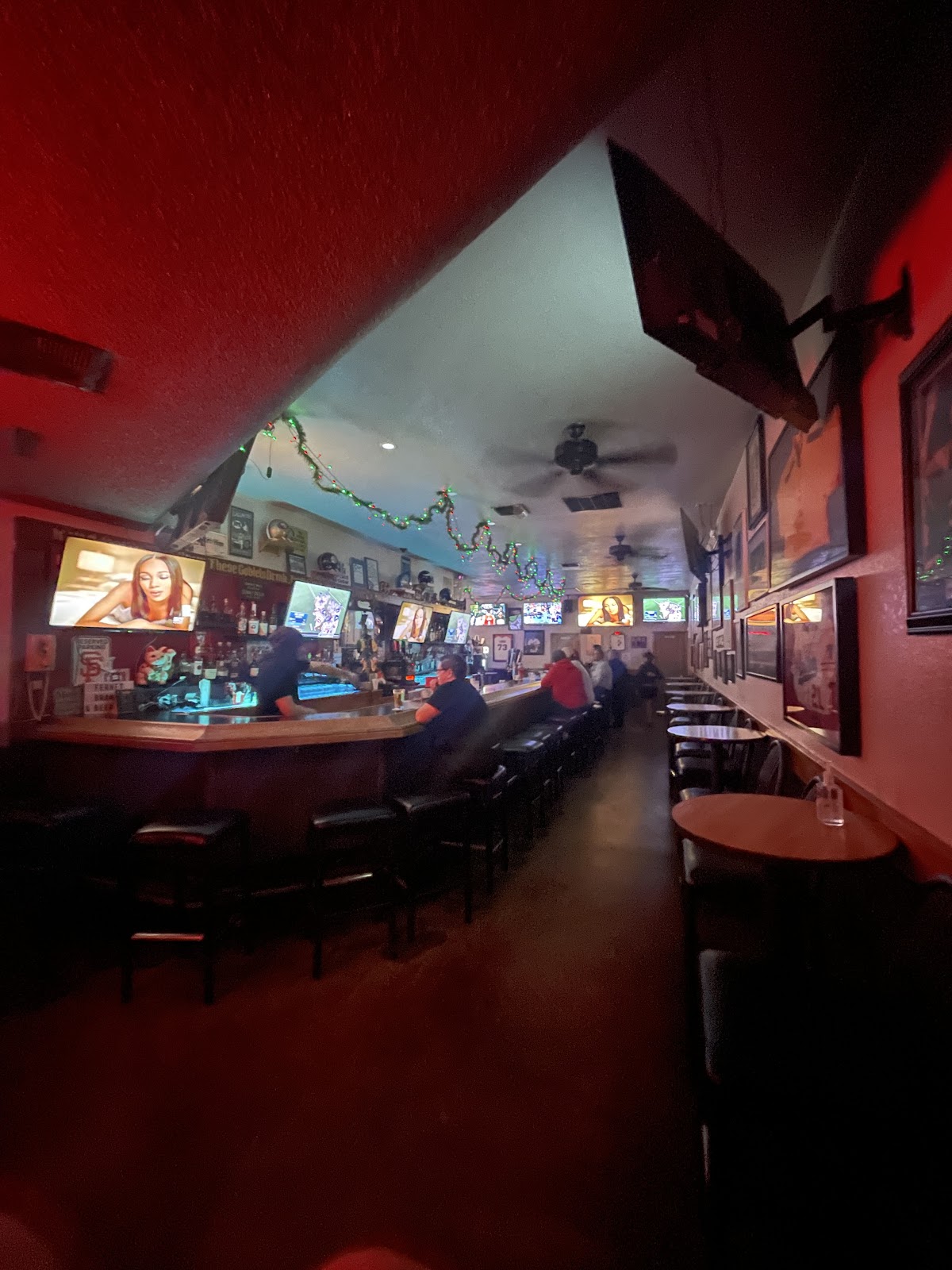 Cheaters Sports Bar photo 2