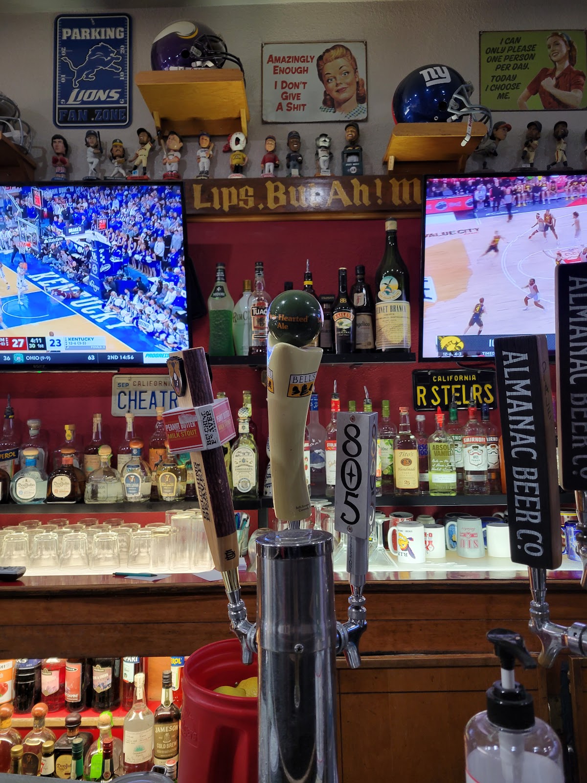 Cheaters Sports Bar photo 3
