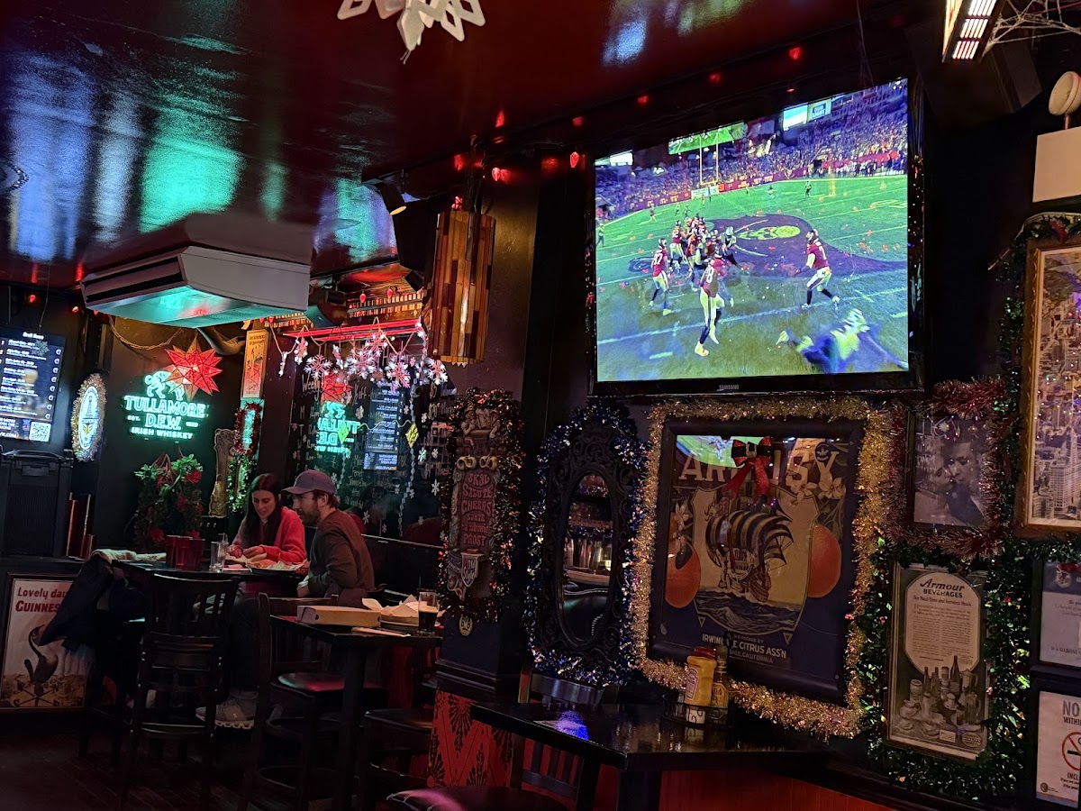 Cleos Bar and Grill photo 3