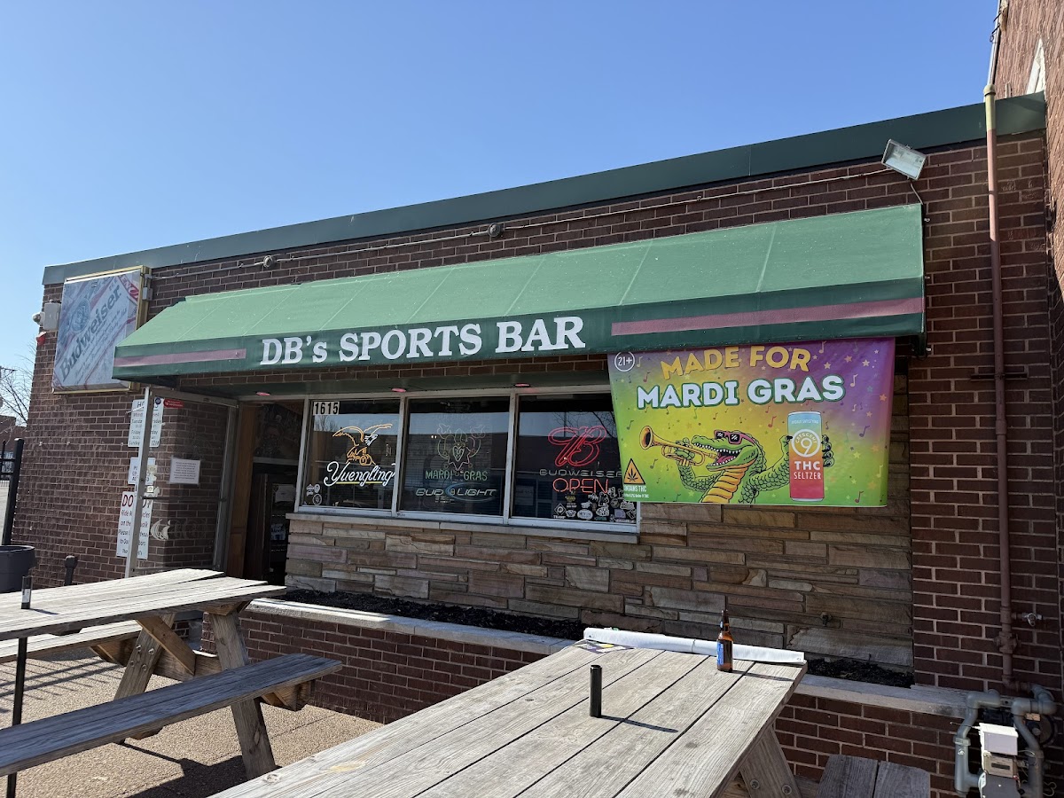 DB's Sports Bar photo 2