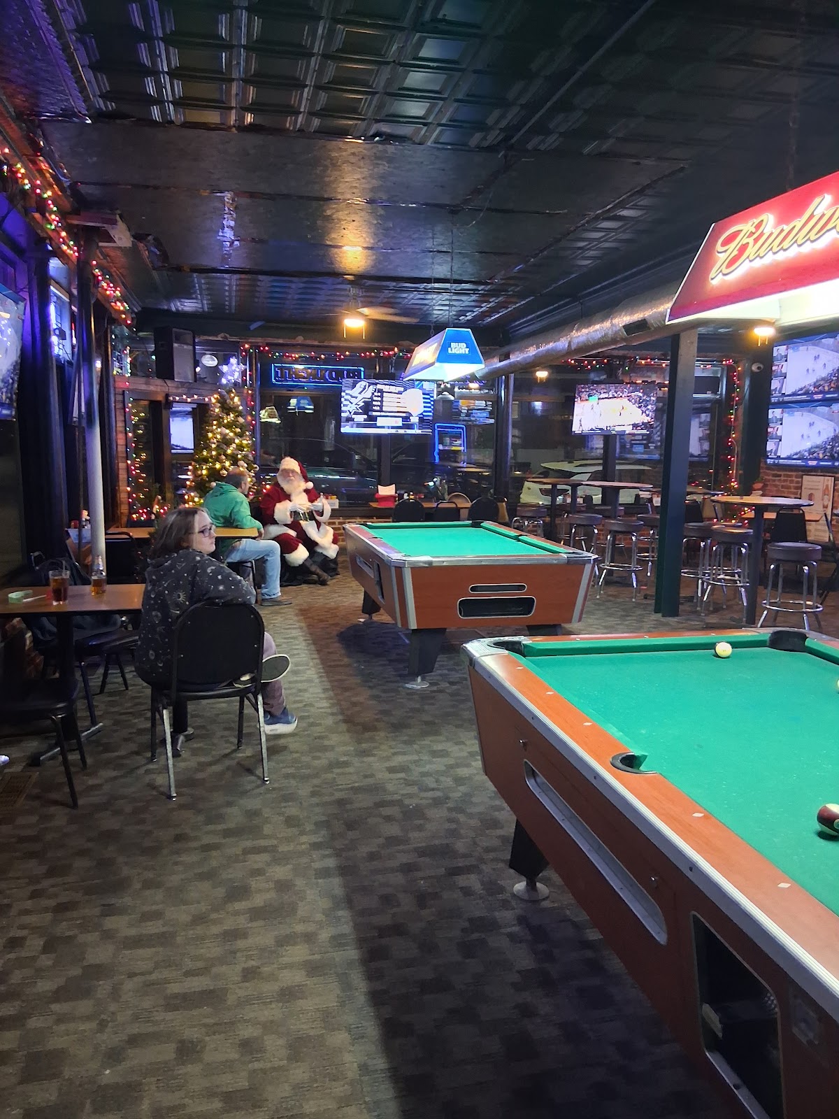 Friendly's Sports Bar & Grill photo 3