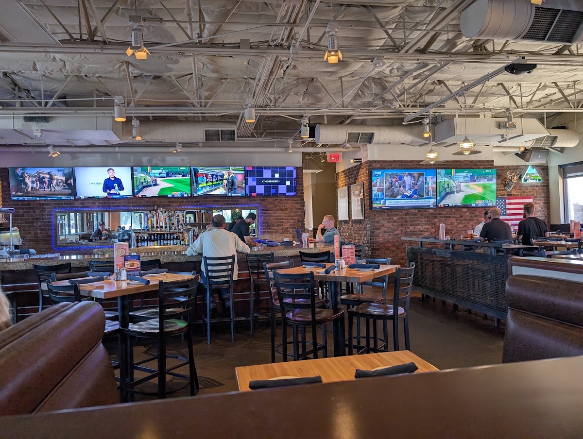 Blue 32 Sports Grill photo 3
