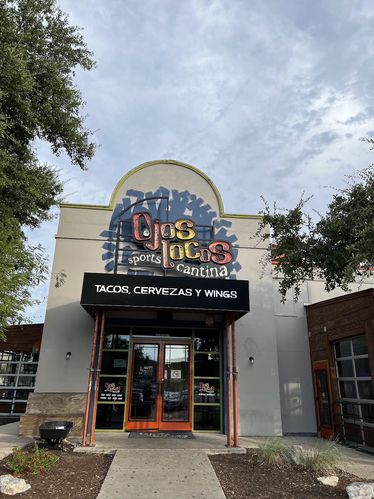 Ojos Locos Sports Cantina - Austin photo 3