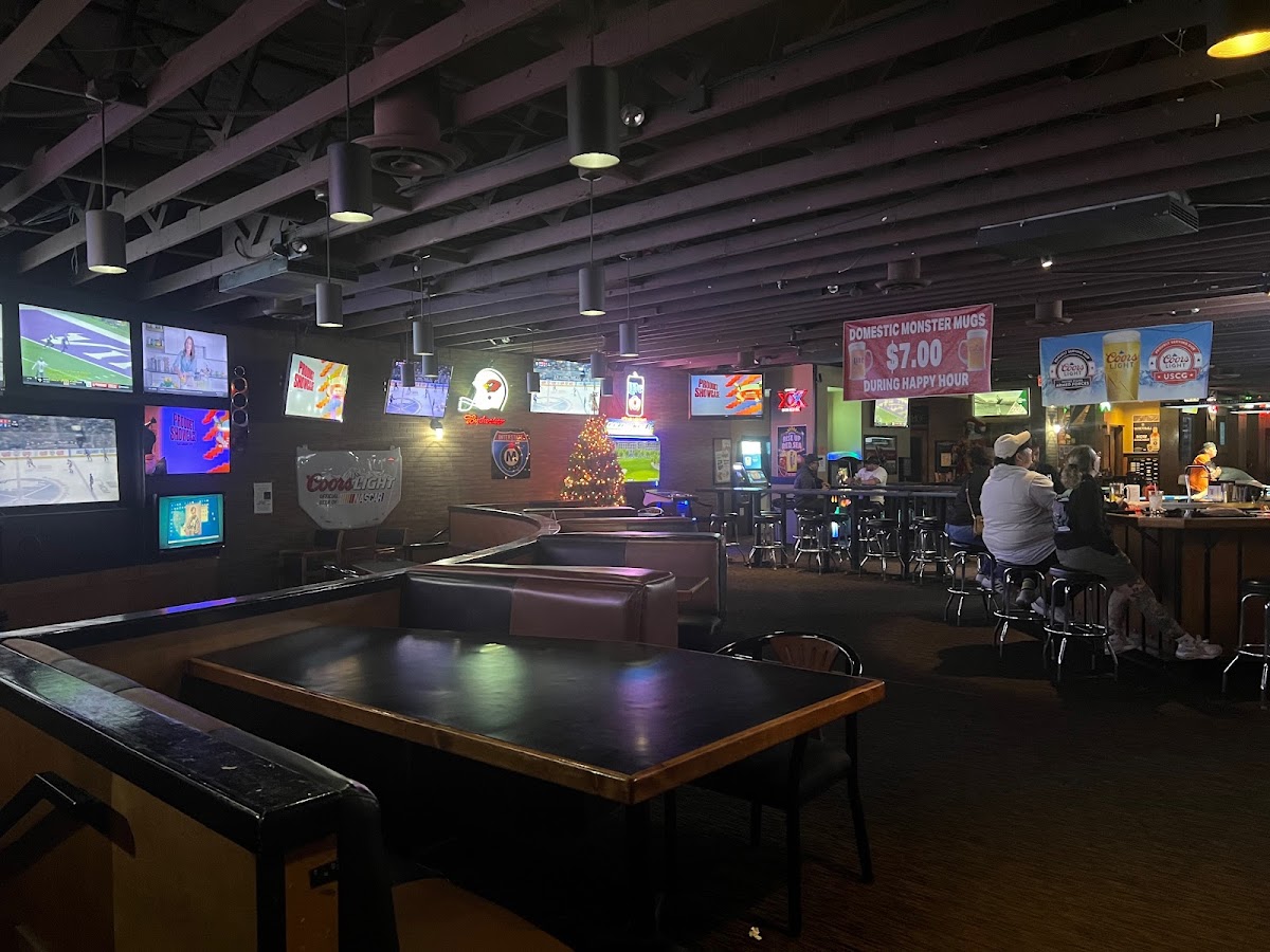 Metro Sportz Bar & Billiards photo 3