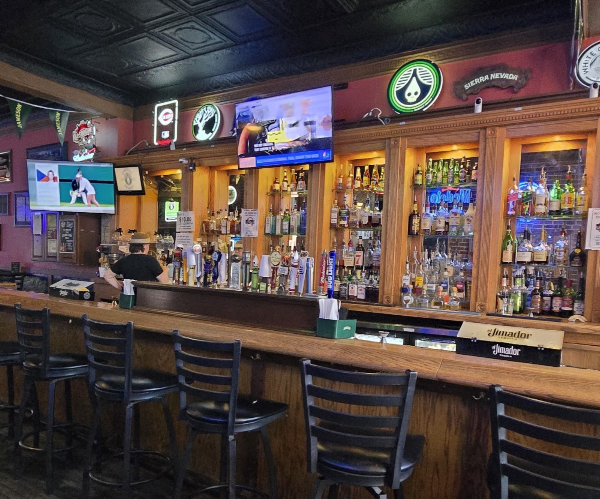 Arlin's Bar & Garden photo 3