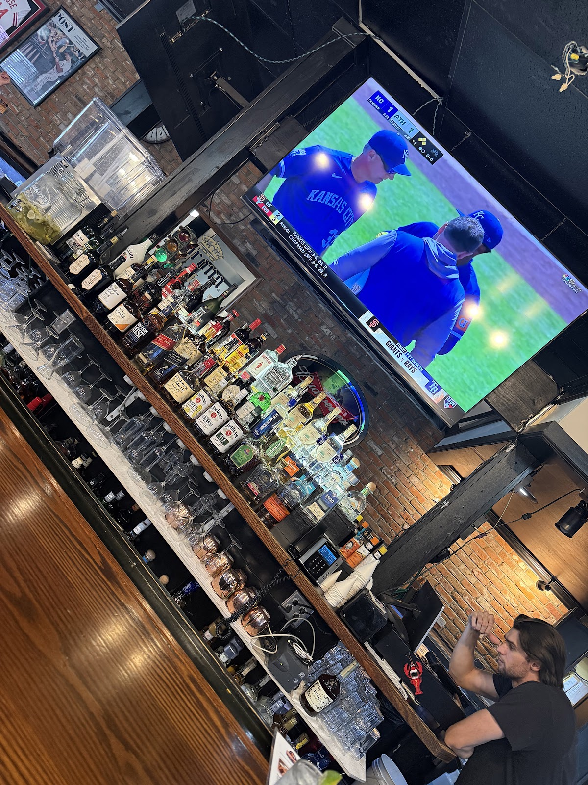 Fourth & Pour sports bar and Grill
