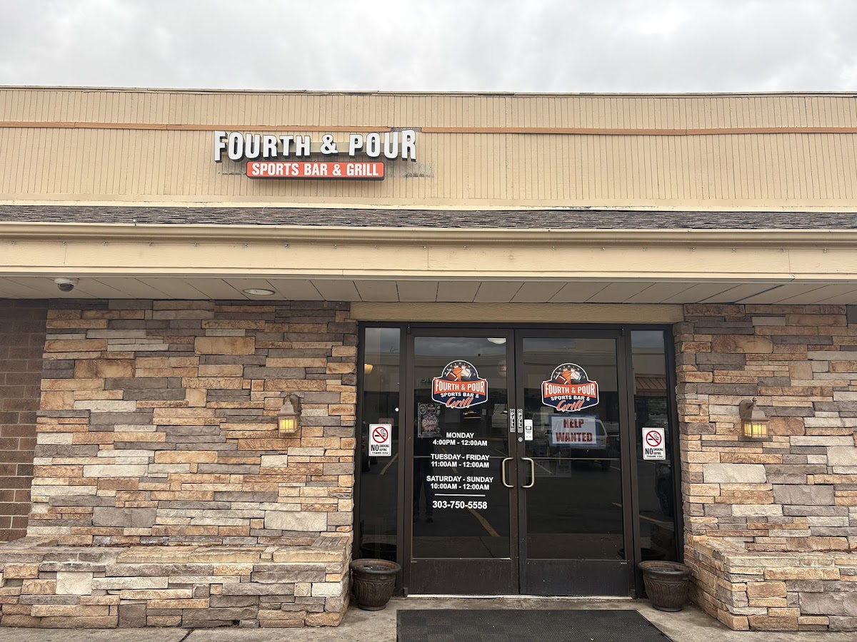 Fourth & Pour sports bar and Grill photo 2