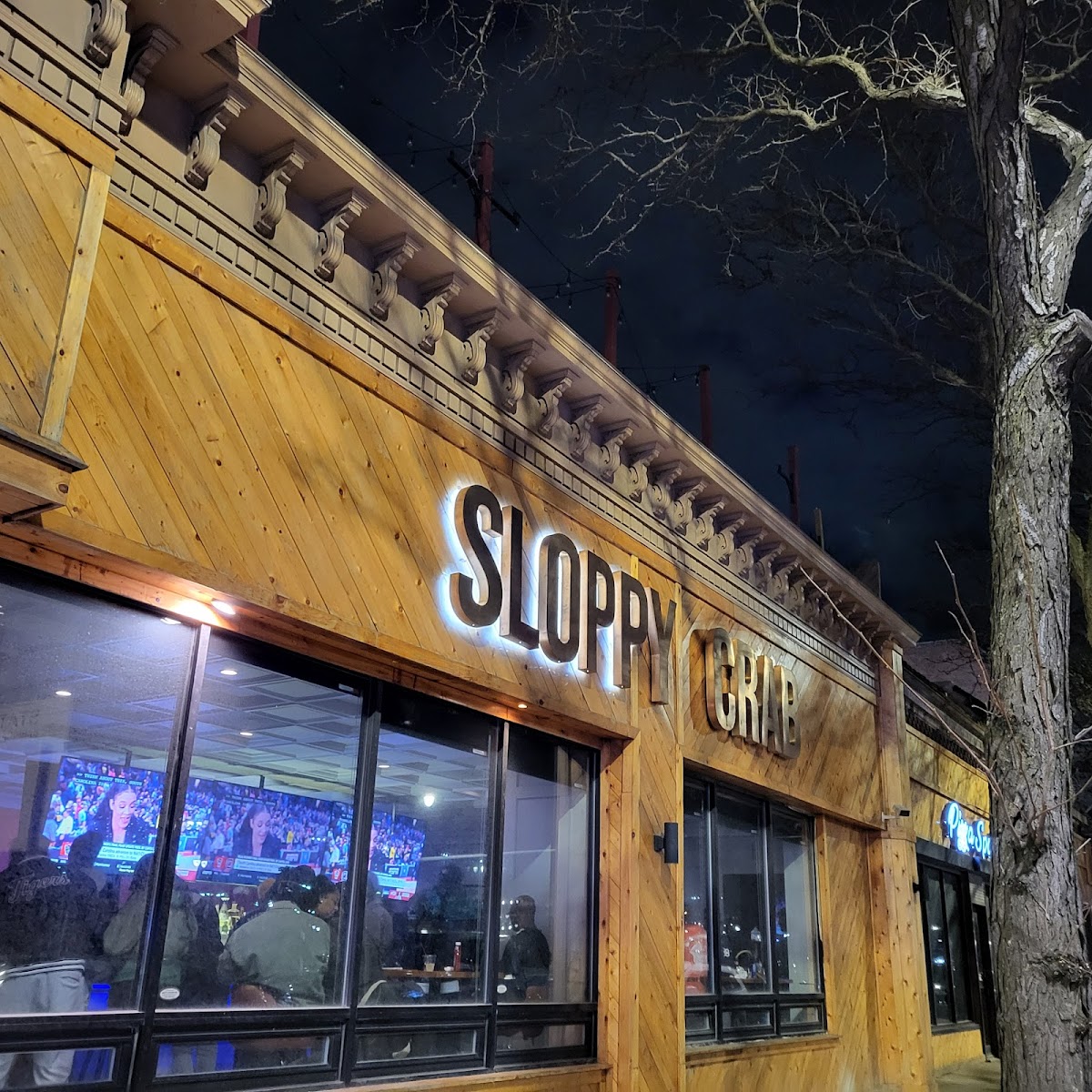 The Crab Sports Bar photo 3