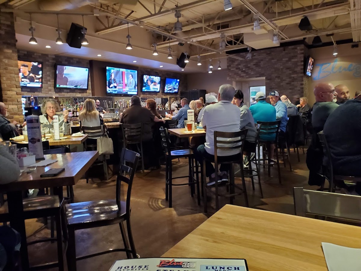 Blue 32 Sports Grill photo 3